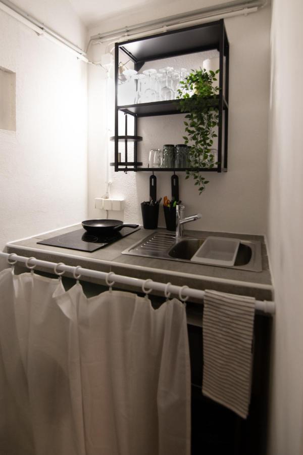 Trendy Souterrain Loft - Near City Center Wenen Buitenkant foto